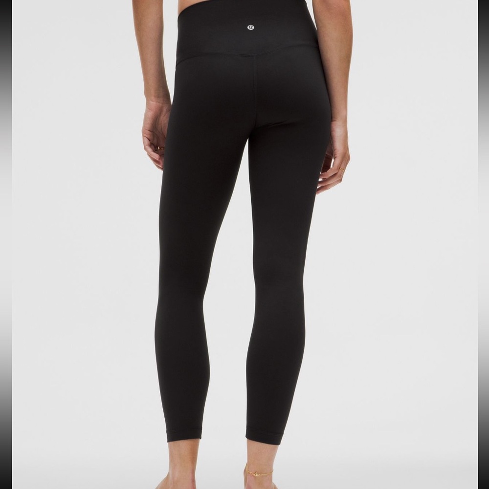 Like-New Black Lululemon Align size 6 leggings- 25”- comes with lulu bag!